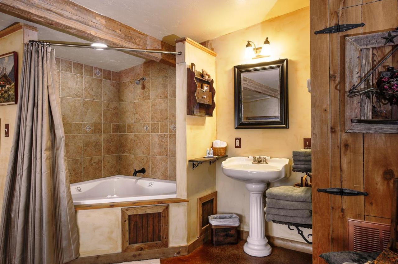 Barons Creekside * Fredericksburg